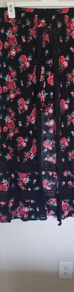 Skirt with middle cut